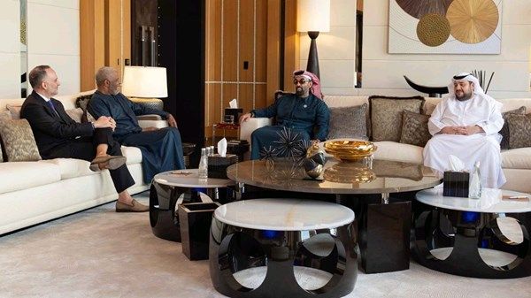طحنون بن زايد يلتقي الرئيس التنفيذي لشركة Vista Equity Partners