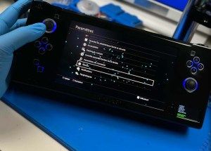 تكنولوجيا: تحويل PS4 إلى جهاز محمول بشاشة OLED في مشروع DIY مذهل