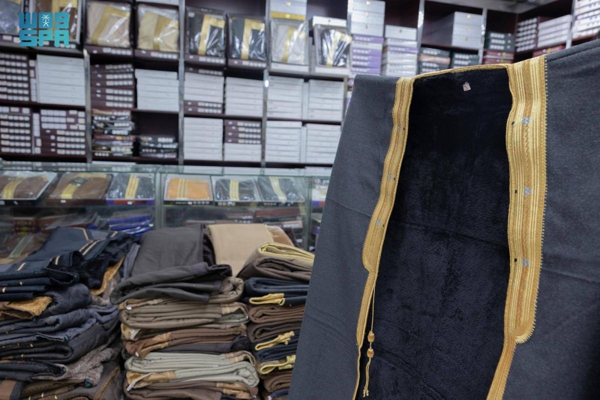 موجة البرد تنعش الإقبال على الفروة في الحدود الشمالية