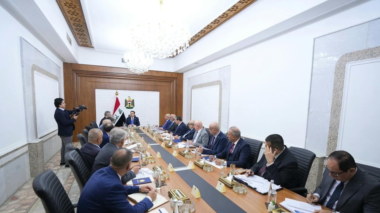 السوداني يصدر توجيهات خلال اجتماع لمسؤولين في وزارتي النفط والتخطيط