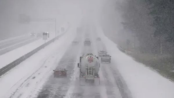 انقطاع الكهرباء عن مئات آلاف الأميركيين بسبب سوء الطقس