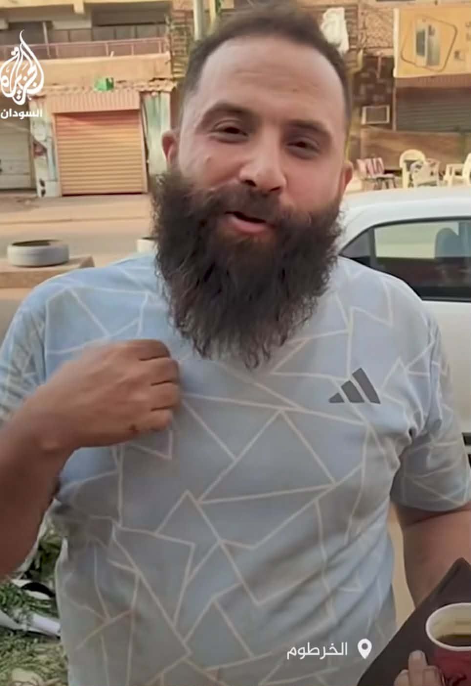 شاهد بالفيديو.. مواطنون سوريون يعودن لمباشرة عملهم وفتح محلاتهم التجارية بالعاصمة الخرطوم ويناشدون الأهالي بالعودة: (السودان عنده فضل وخير علينا)