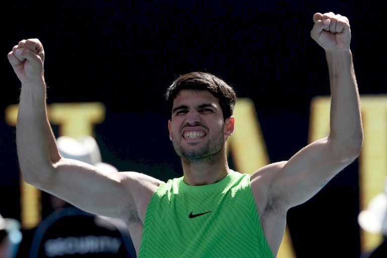 أستراليا المفتوحة: ألكاراس وسابالينكا وديوكوفيتش إلى ربع النهائي