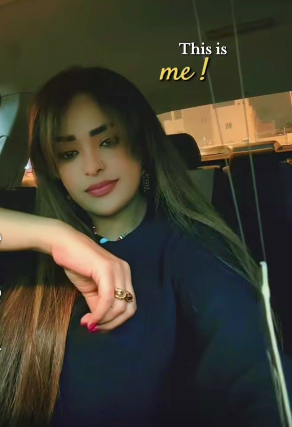 شاهد بالصورة والفيديو.. إعلامية معروفة.. طليقة رجل الأعمال “هشام” عريس الحسناء “هند” تخطف الأضواء في أحدث إطلالة وصديقتها تنصفها: (سماحة وشعر طبيعي ما تركيب)