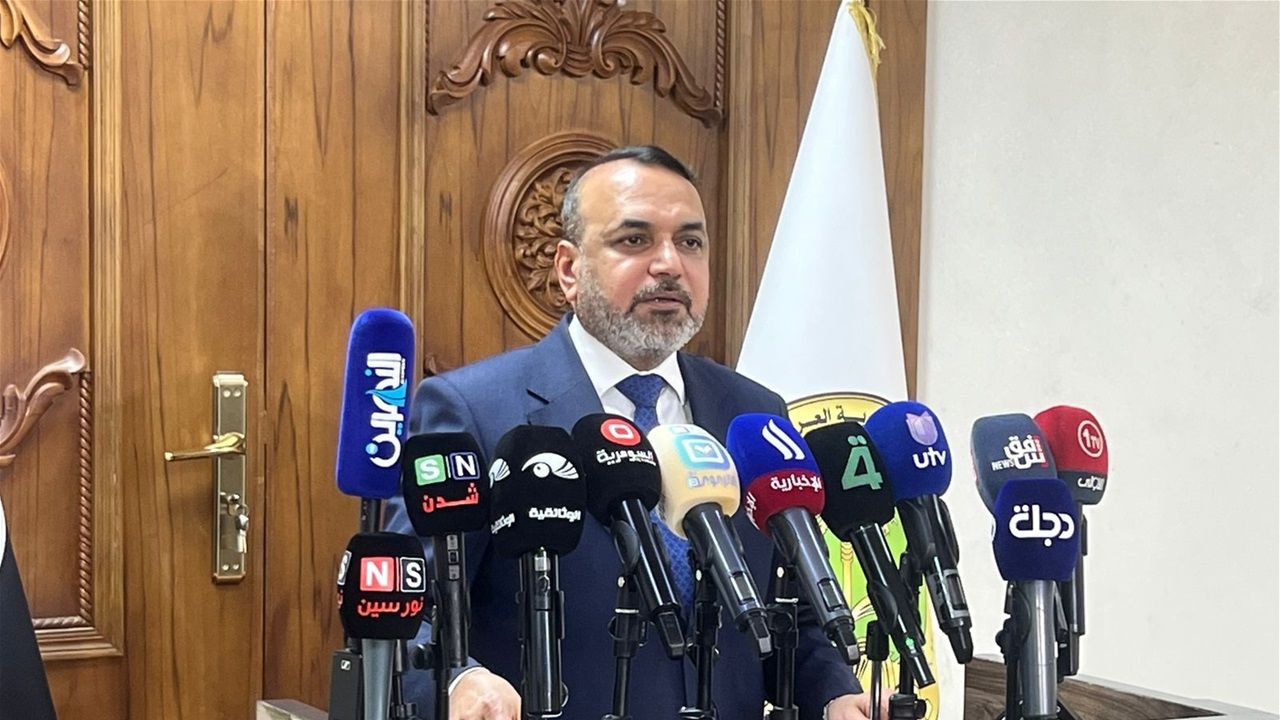 الأسدي يحسم الجدل: لا مساس بالمخصصات الجامعية والرواتب ستُصرف كاملةً غداً