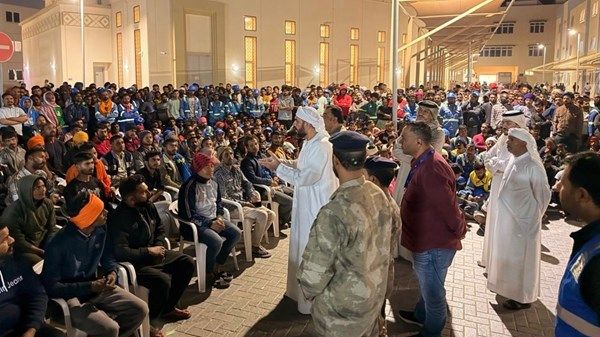 شرطة أبوظبي تنفذ ورشاً توعوية في المدن العمالية