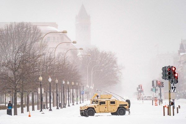 بالصور.. عواصف ثلجية تاريخية تجتاح معظم الولايات الأميركية