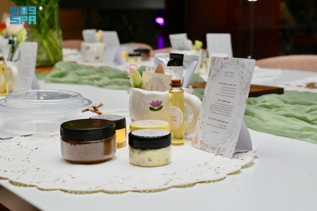 بيت الثقافة بجازان ينفذ برنامجا متنوعا 
لورش العمل الأدبية وتدريب القهوة