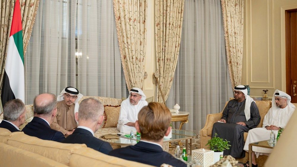 هزاع بن زايد يشهد توقيع اتفاقية بين مكتب أبوظبي للاستثمار و«ستيت ستريت»