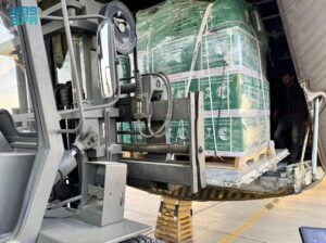 وصول الطائرة الإغاثية السعودية الـ80 إلى مطار العريش لدعم الشعب الفلسطيني في غزة