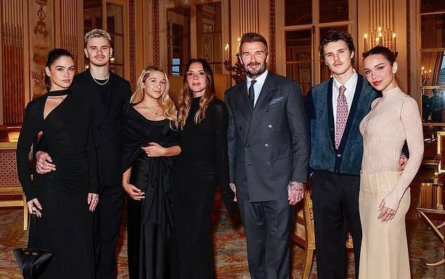 تكريم فيكتوريا في باريس… وبروكلين يغيب ويختار اللهو على تيك توك