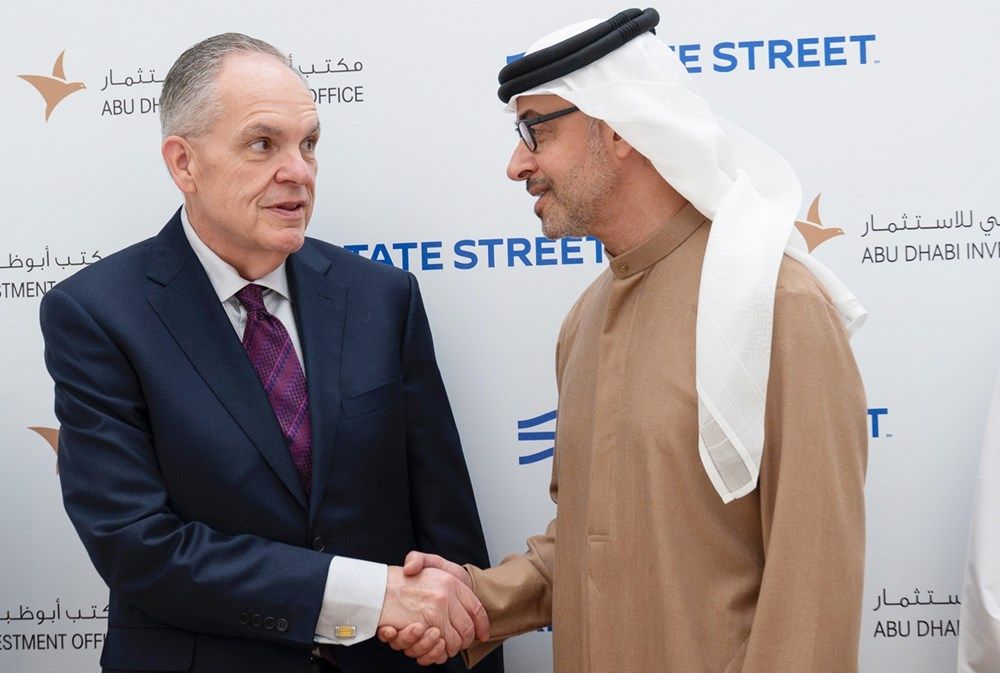 هزاع بن زايد يشهد توقيع اتفاقية بين مكتب أبوظبي للاستثمار و«ستيت ستريت»