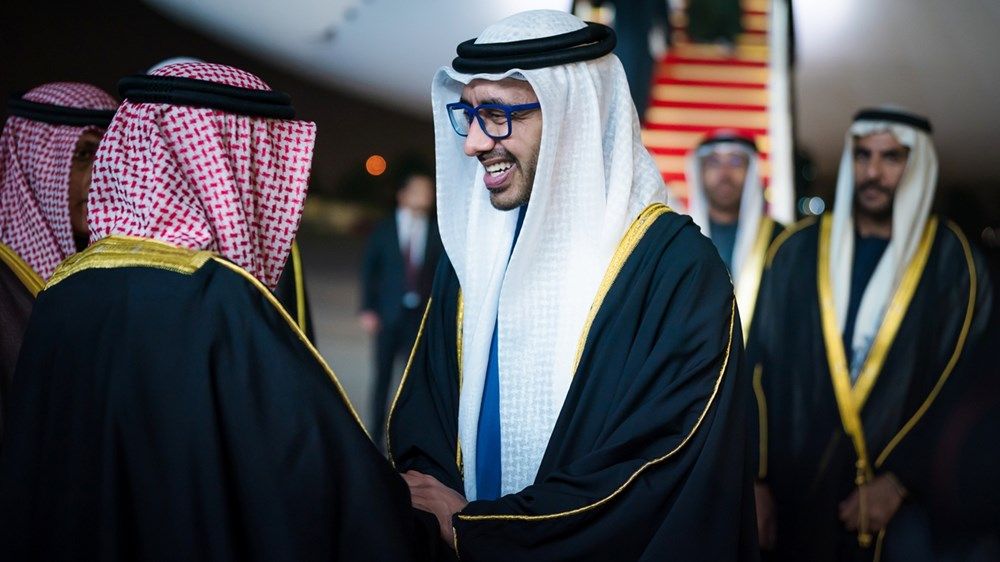 عبدالله بن زايد يصل إلى الكويت في زيارة عمل