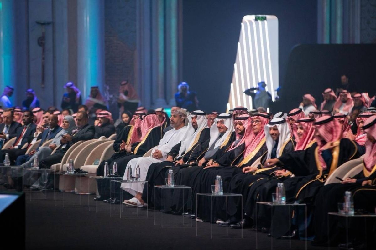 وزير الموارد البشرية والتنمية الاجتماعية يكرّم المنشآت الفائزة بجائزة العمل في نسختها الخامسة