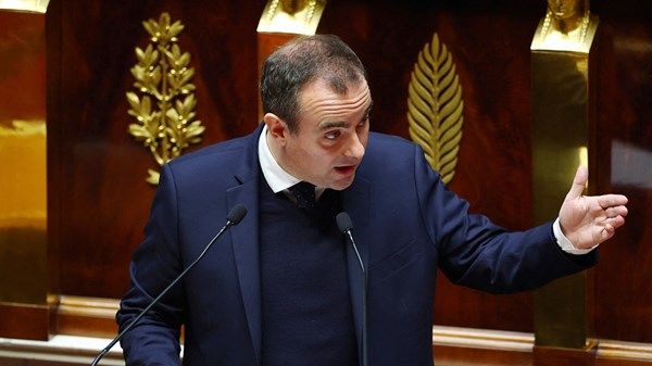 الحكومة الفرنسية تنجو من تصويتين جديدين بحجب الثقة