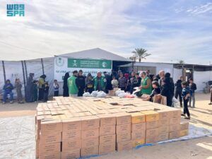 مركز الملك سلمان للإغاثة يوزّع مساعدات إنسانية جديدة على الأسر النازحة جنوب قطاع غزة