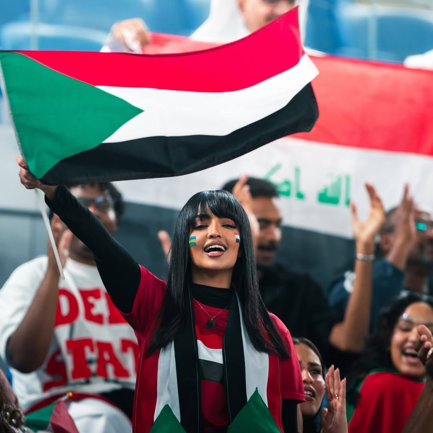 شاهد بالصورة.. المشجعة ونجمة السوشيال ميديا السودانية الحسناء “منية” تحتفل بتعيين والدها مديراً عاماً لنبك السودان المركزي (تتويجٌ مستحق لمسيرة وطنية حافلة)