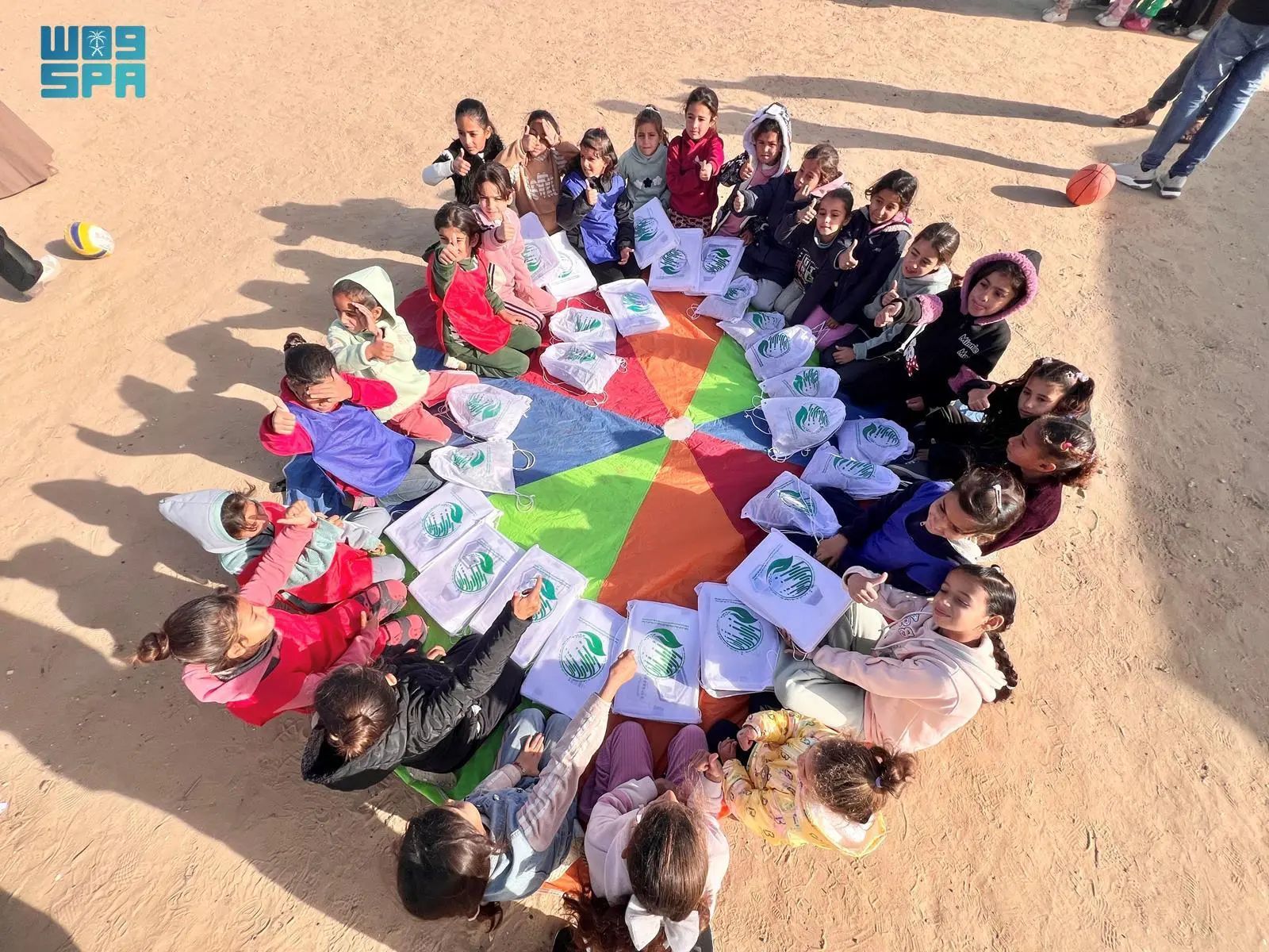 مركز الملك سلمان للإغاثة يوزّع مساعدات إنسانية جديدة على الأسر النازحة جنوب قطاع غزة