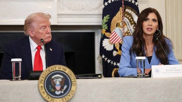 ترامب: وزيرة الأمن الداخلي باقية في منصبها