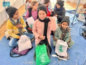 مركز الملك سلمان للإغاثة يوزّع مساعدات إنسانية جديدة على الأسر النازحة جنوب قطاع غزة