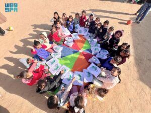 مركز الملك سلمان للإغاثة يوزّع مساعدات إنسانية جديدة على الأسر النازحة جنوب قطاع غزة