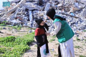 مركز الملك سلمان للإغاثة يوزّع مساعدات إنسانية جديدة على الأسر النازحة جنوب قطاع غزة