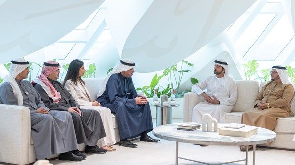 حمدان بن محمد يستعرض ووزير الدفاع الكويتي تعزيز التعاون الثنائي بين البلدين الشقيقين