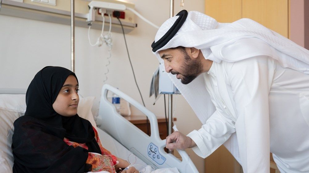 حمدان بن زايد يطمئن على صحة مبارك المنصوري ووديمة المزروعي