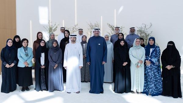 حمدان بن محمد يلتقي عدداً من طلبة دولة الإمارات الدارسين في الكويت والرعيل الأول من الخريجين