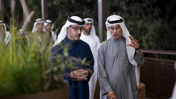 هزاع بن زايد يزور «مركز واحة العين» في منطقة العين