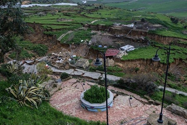 عواصف عنيفة تتسبب في انهيارين أرضيين جنوب صقلية