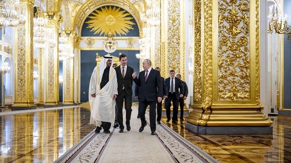 رئيس الدولة والرئيس الروسي يبحثان في موسكو تعزيز التعاون في إطار الشراكة الاستراتيجية بين البلدين