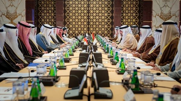 عبدالله بن زايد ووزير الخارجية الكويتي يترأسان أعمال اللجنة المشتركة بين البلدين وتوقيع 5 مذكرات تفاهم وبرامج تنفيذية