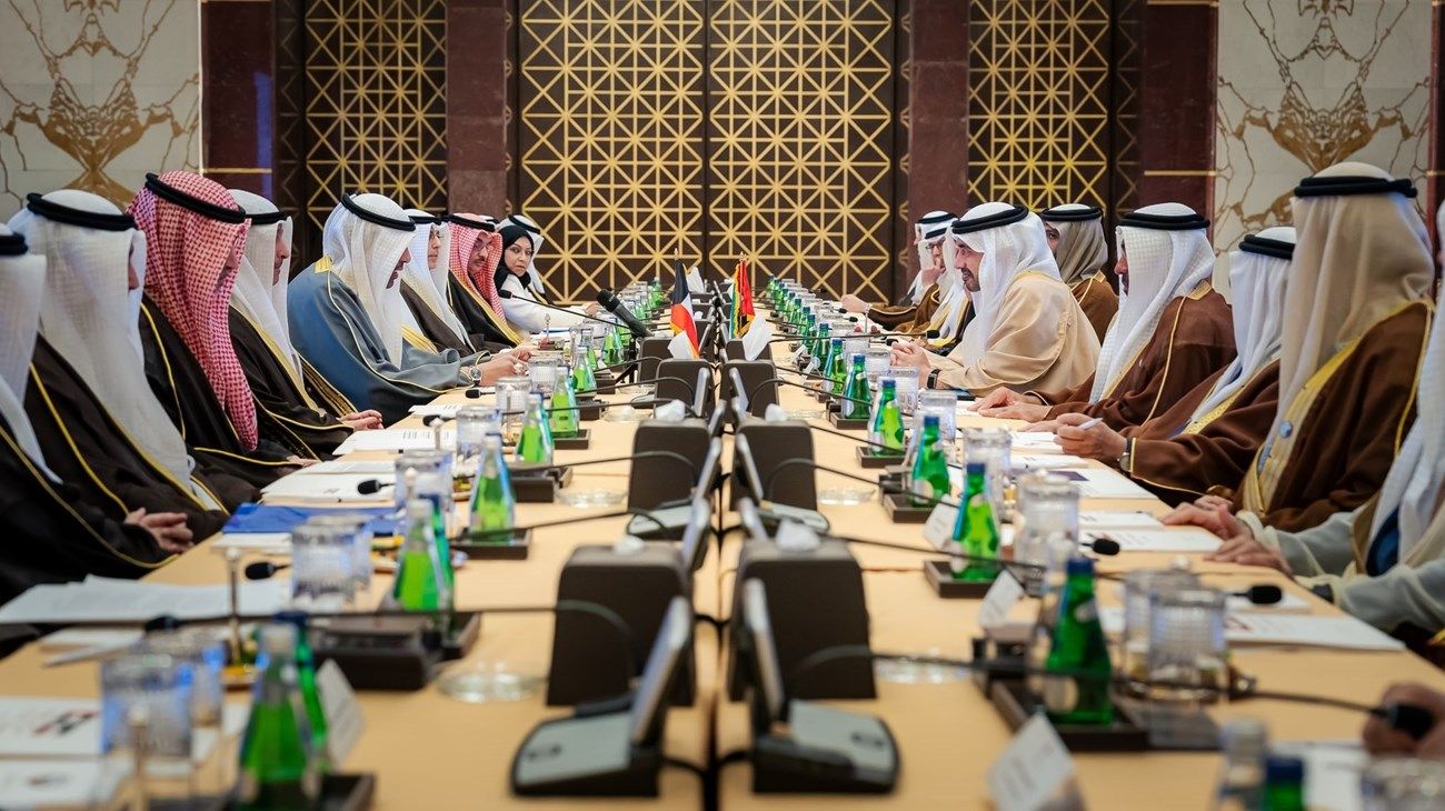 عبدالله بن زايد ووزير الخارجية الكويتي يترأسان أعمال اللجنة المشتركة بين البلدين وتوقيع 5 مذكرات تفاهم وبرامج تنفيذية