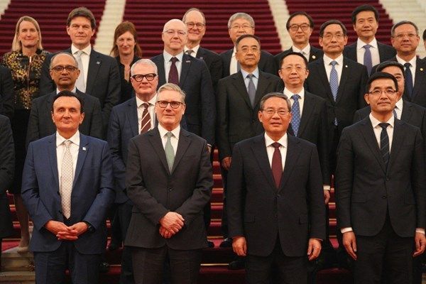 بريطانيا والصين تطلقان شراكة استراتيجية شاملة