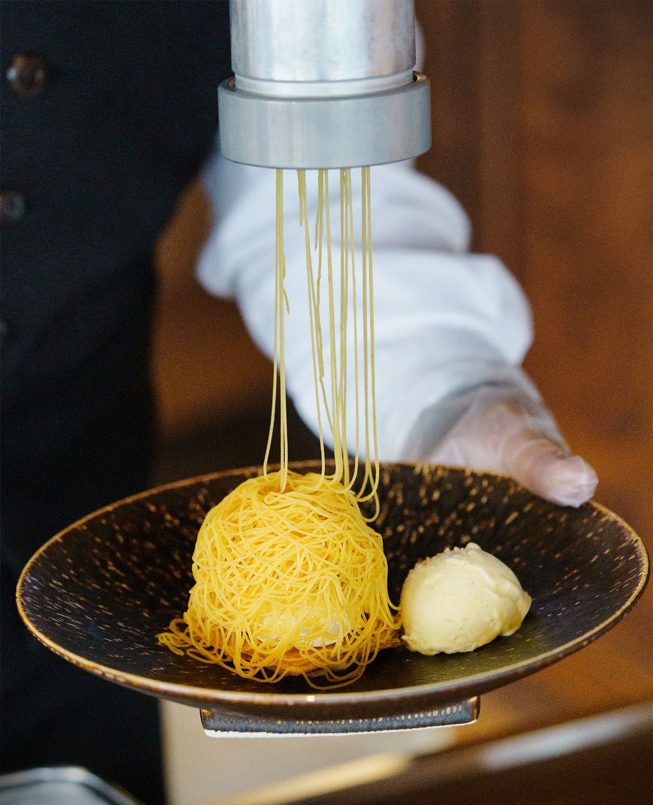 اليابان | قهوة بنكهة الماضي: تجربة محلية في كافيه على ضفاف النهر في اليابان