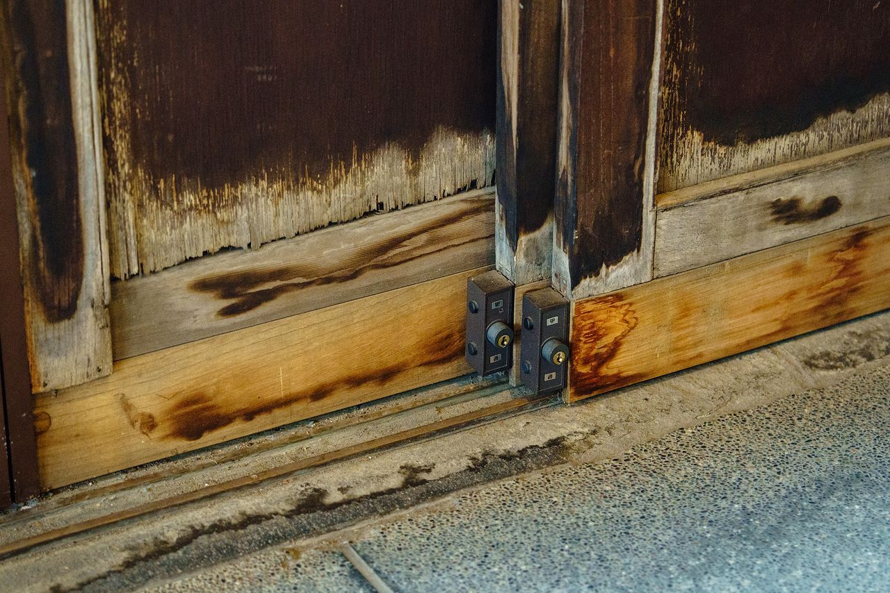 اليابان | قهوة بنكهة الماضي: تجربة محلية في كافيه على ضفاف النهر في اليابان