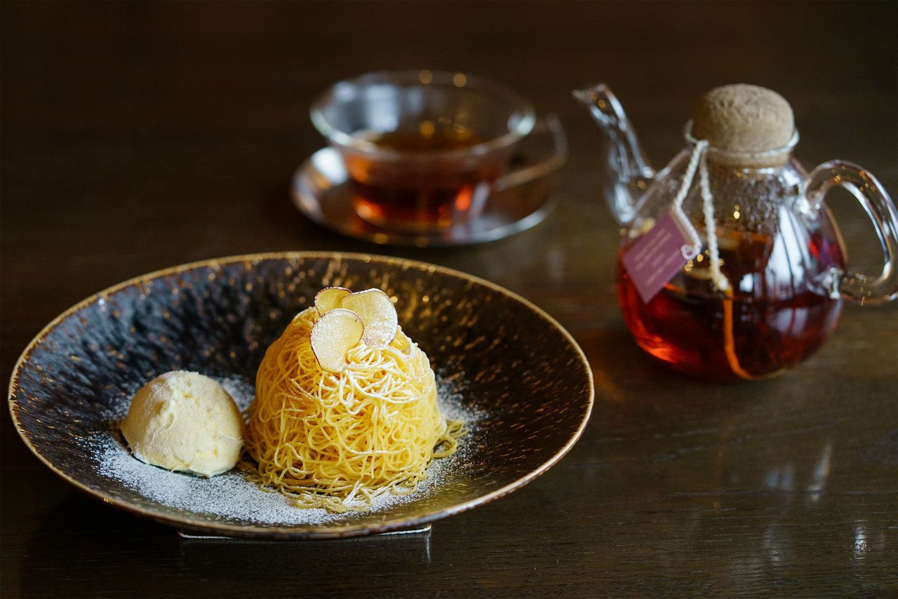 اليابان | قهوة بنكهة الماضي: تجربة محلية في كافيه على ضفاف النهر في اليابان