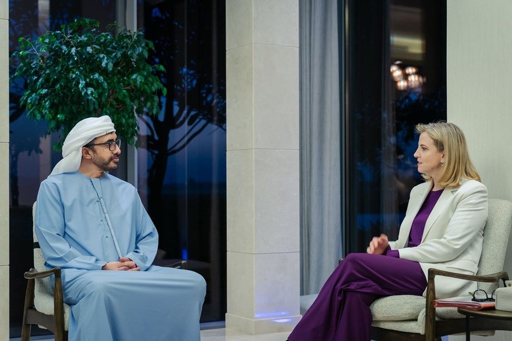 عبدالله بن زايد يستقبل الوزيرة الاتحادية للشؤون الأوروبية والدولية في النمسا