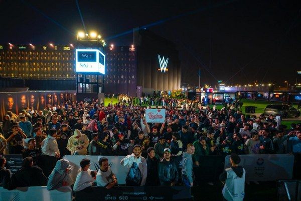 مواجهات مصارعة “سماك داون” تشعل أجواء الرياض قبل مواجهات “رويال رامبل” التاريخي