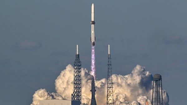 ناسا تؤجل أول رحلة مأهولة للقمر بسبب سوء الطقس