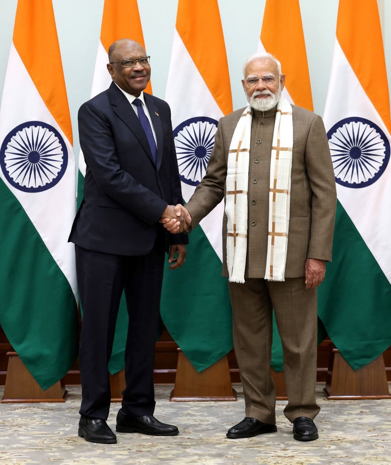 وزير الخارجية والتعاون الدولي يلتقي رئيس الوزراء الهندي