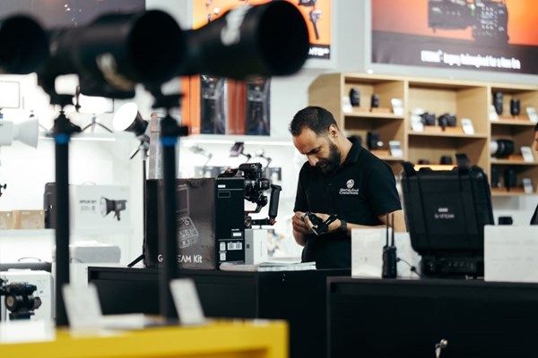 المعارض التجارية في «إكسبوجر 2026».. تفاعل مهني مع كبار صنّاع الصورة في العالم