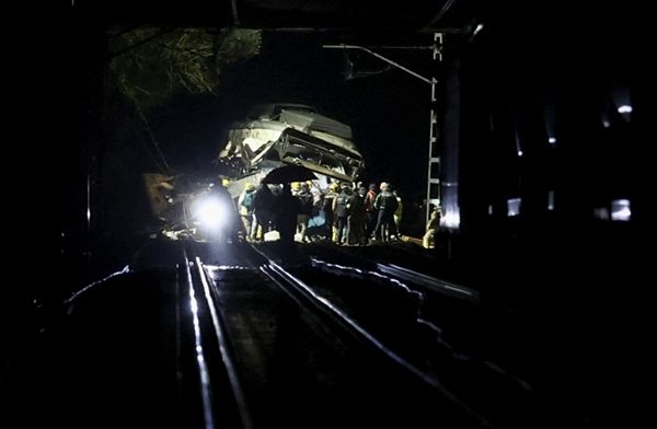 ارتفاع عدد ضحايا حادث القطار في إسبانيا