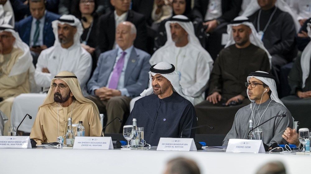 رئيس الدولة ومحمد بن راشد يفتتحان القمة العالمية للعلماء..أكبر تجمع عالمي للحائزين على جائزة نوبل وغيرها من الجوائز العلمية المرموقة