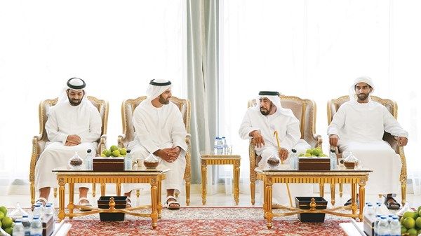 ولي عهد رأس الخيمة يقيم مأدبة غداء لأهالي منطقة المنيعي والمناطق المجاورة