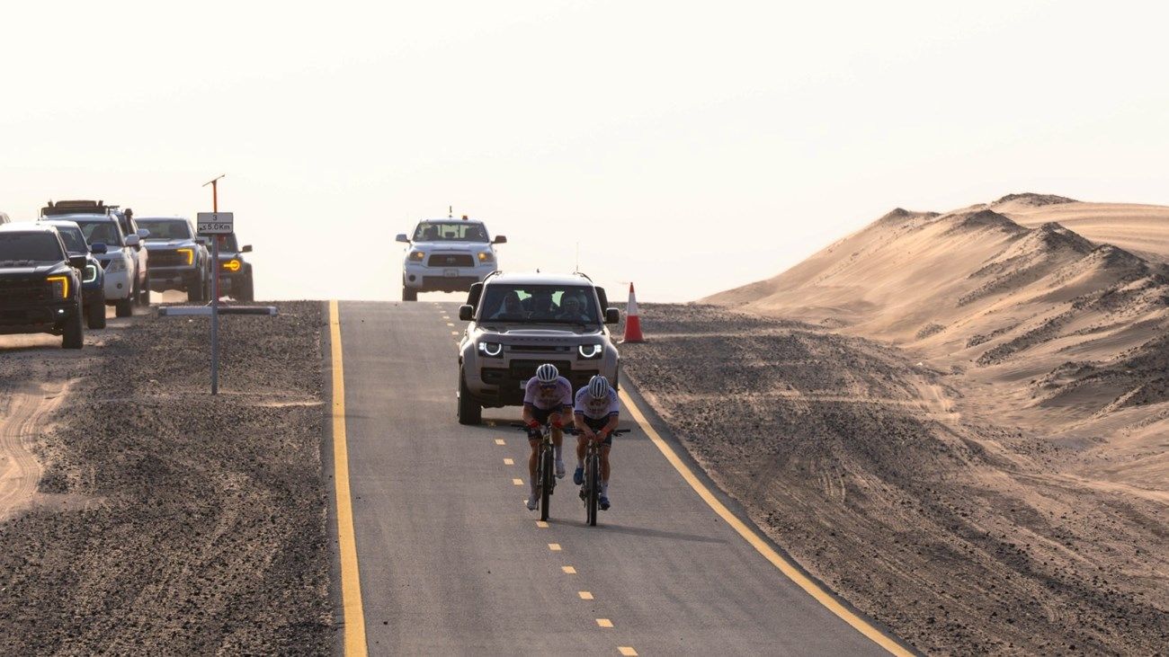 محمد بن راشد يشهد جانباً من ختام السباق الصحراوي ضمن بطولة السلم للدراجات الهوائية