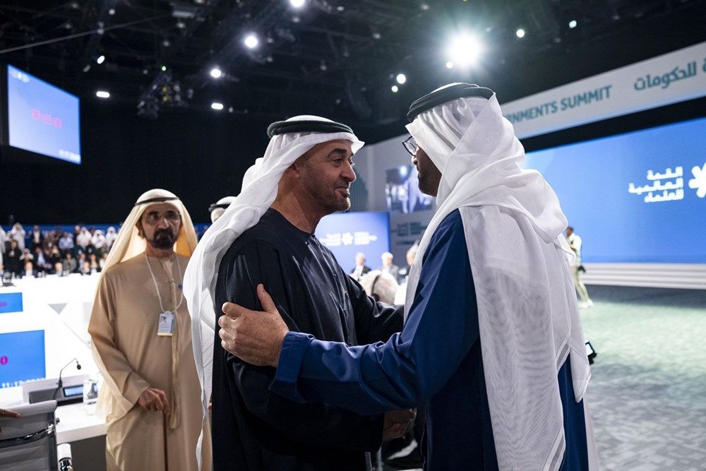 رئيس الدولة يمنح محمد القرقاوي وسام الاتحاد