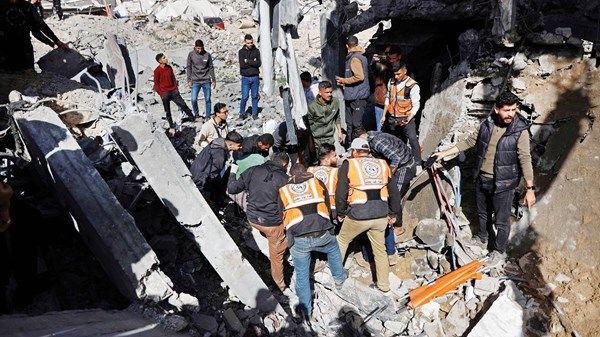 إسرائيل تقتل العشرات في أعنف غارات على القطاع