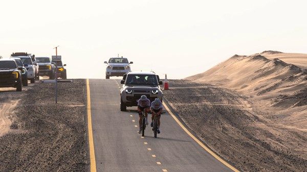 محمد بن راشد يشهد جانباً من ختام السباق الصحراوي ضمن بطولة السلم للدراجات الهوائية